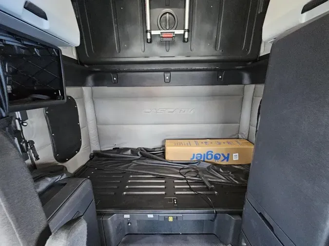 2021 FREIGHTLINER CASCADIA