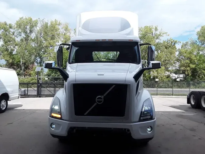 2019 VOLVO VNR42T 300