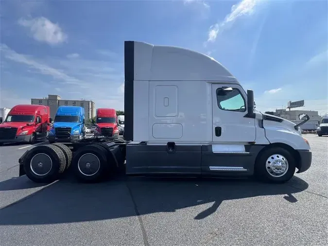 2019 FREIGHTLINER CASCADEVO1