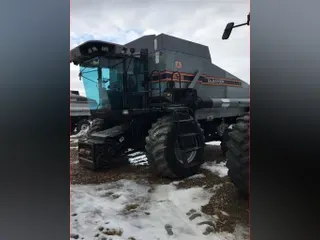 1992 Gleaner R72
