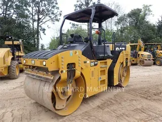 2017 Caterpillar CB44B