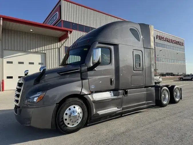 2024 Freightliner CASCADIA 126