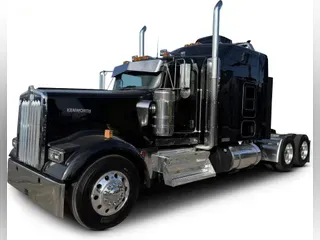 2023 Kenworth W900