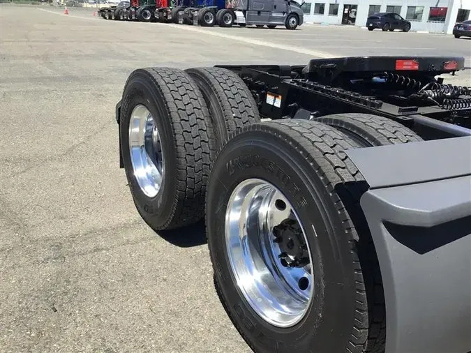 2021 FREIGHTLINER CA126