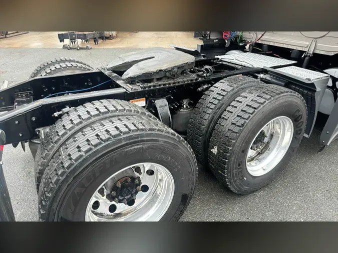 2022 Freightliner Cascadia 126