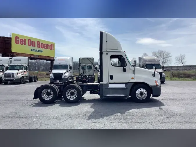 2019 Freightliner Cascadia 125