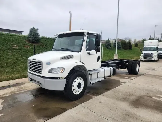 2014 Freightliner M2 106