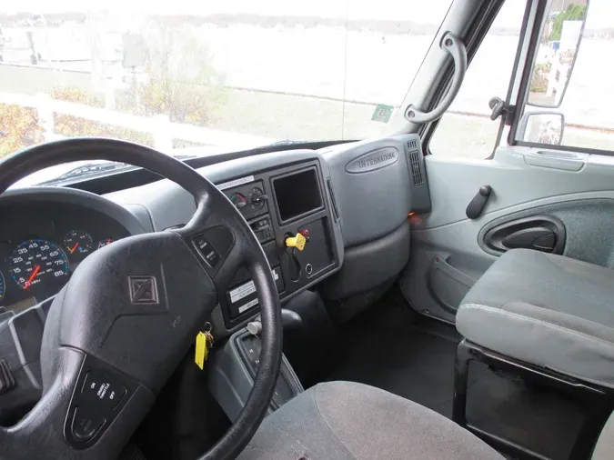 2002 INTERNATIONAL 4300