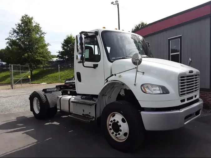 2014 FREIGHTLINER M2 106