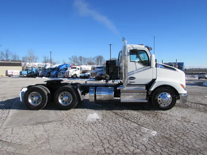 2026 Kenworth T680 Short Hoodbddd73988d14f68b77c5e9503af9919a