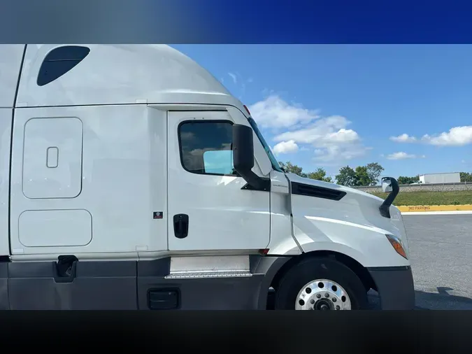 2023 Freightliner Cascadia 126
