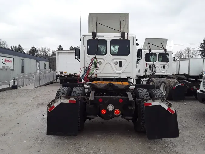 2017 FREIGHTLINER/MERCEDES CASCADIA 113