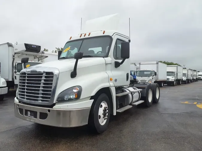 2019 FREIGHTLINER CASCADIA 125bde46df50a83752d7fc08c9d1147caaa