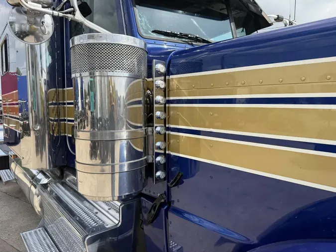 2022 Peterbilt 389