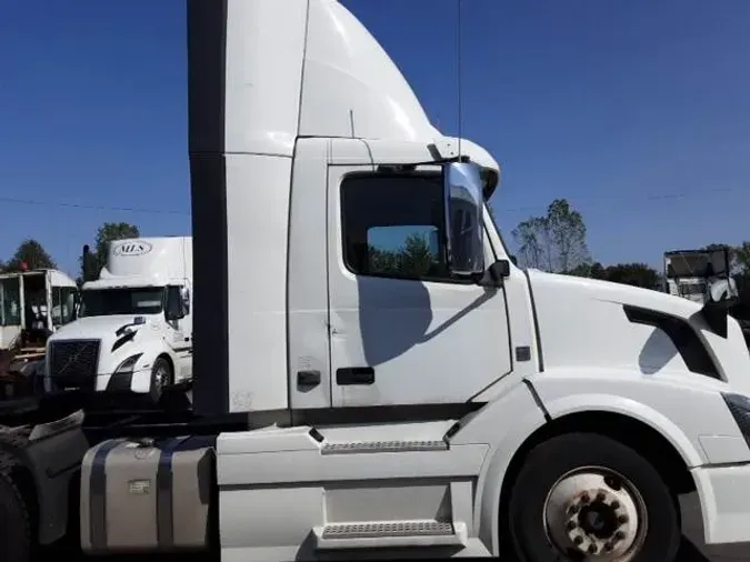 2017 Volvo VNL300