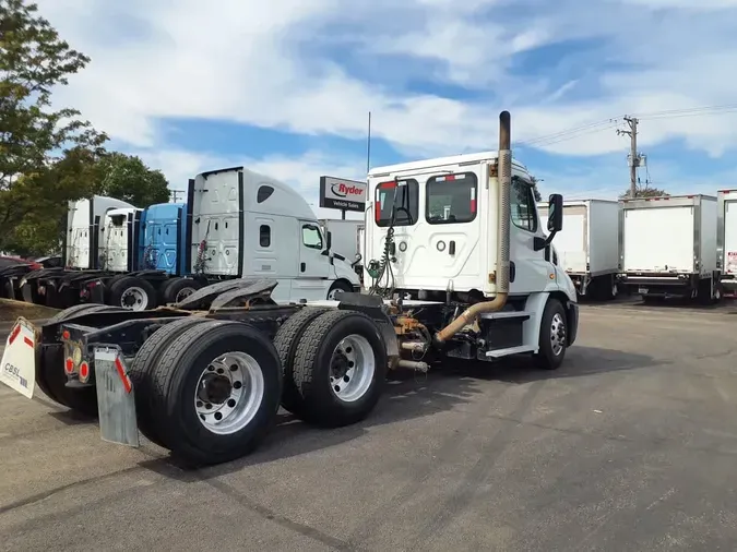 2018 FREIGHTLINER/MERCEDES CASCADIA 113