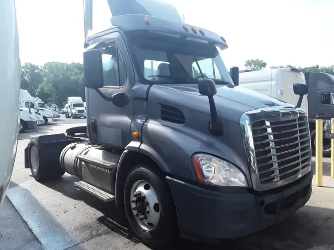 2019 FREIGHTLINER CASCADIA 113