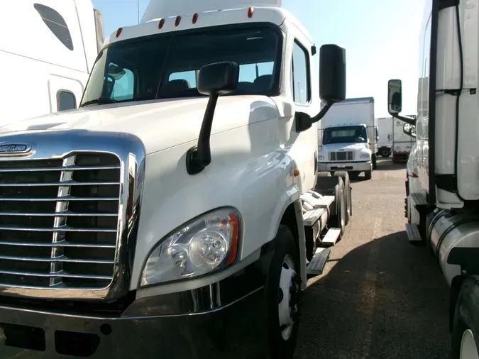 2018 FREIGHTLINER/MERCEDES CASCADIA 125