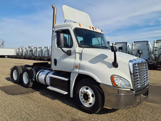 2014 FREIGHTLINER/MERCEDES CASCADIA 125