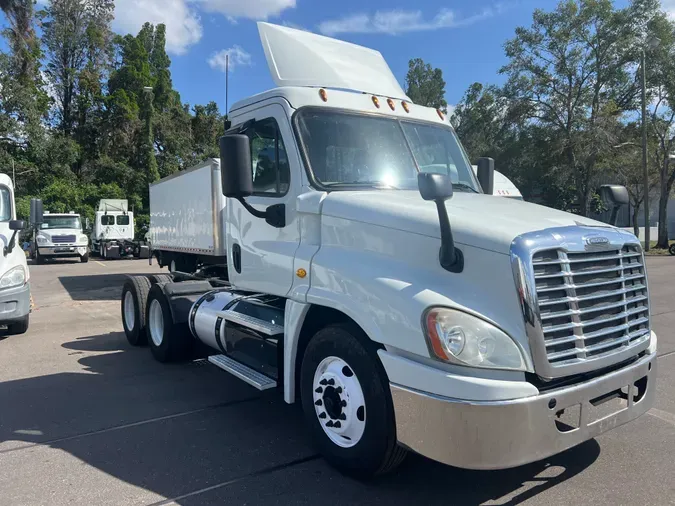 2016 FREIGHTLINER/MERCEDES CASCADIA 125