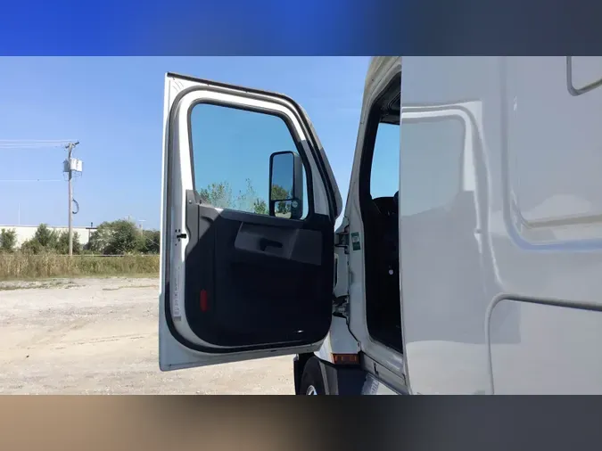 2021 Freightliner Cascadia 126