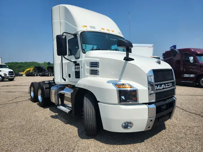 2021 MACK Anthem AN64T