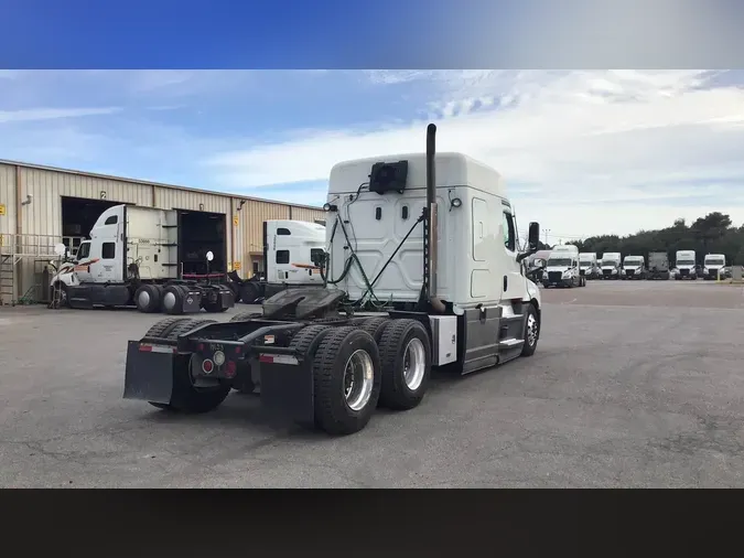 2022 Freightliner Cascadia 126
