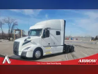 2021 VOLVO VNL740