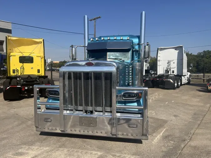 2023 Peterbilt 389