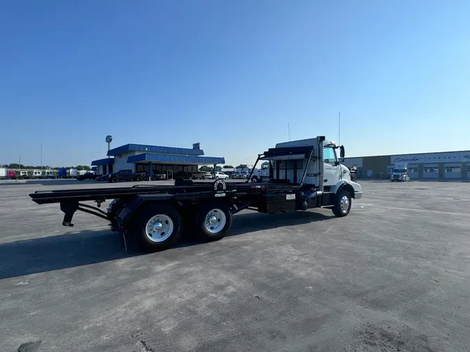 2018 VOLVO VHD64B200