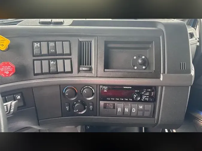 2020 VOLVO VNL760