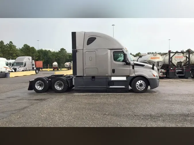 2022 Freightliner Cascadia 126
