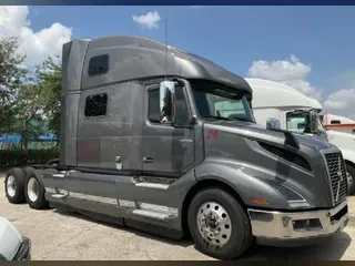2020 VOLVO VNL64T860