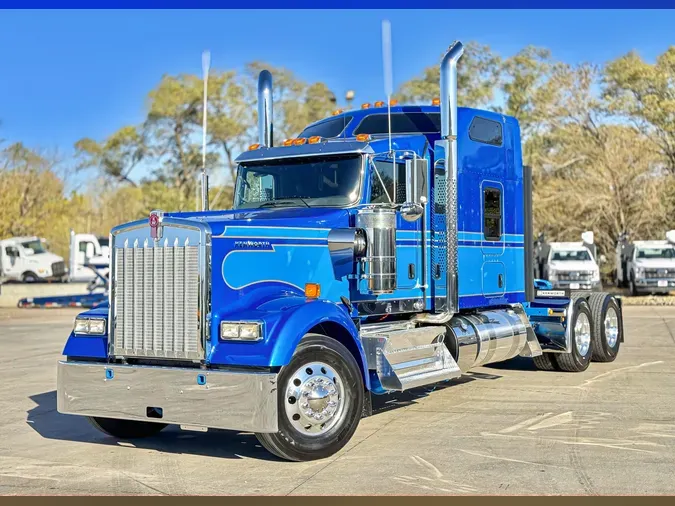 2025 KENWORTH W900L