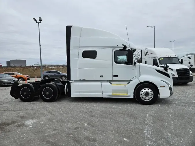 2021 VOLVO VNL64T740