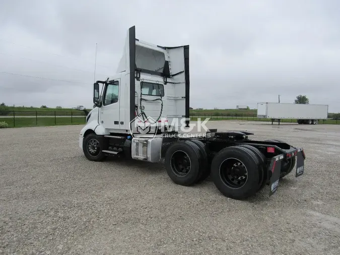 2025 VOLVO VNL64T300N