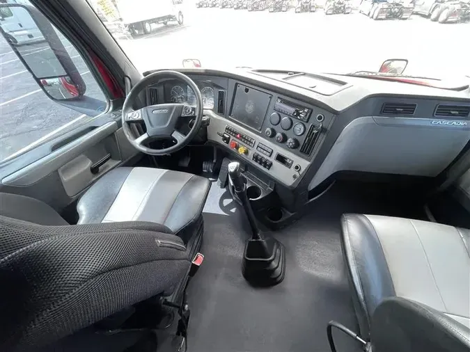 2019 FREIGHTLINER CA126