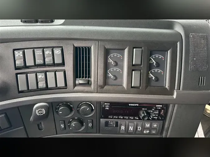2020 VOLVO VNL860