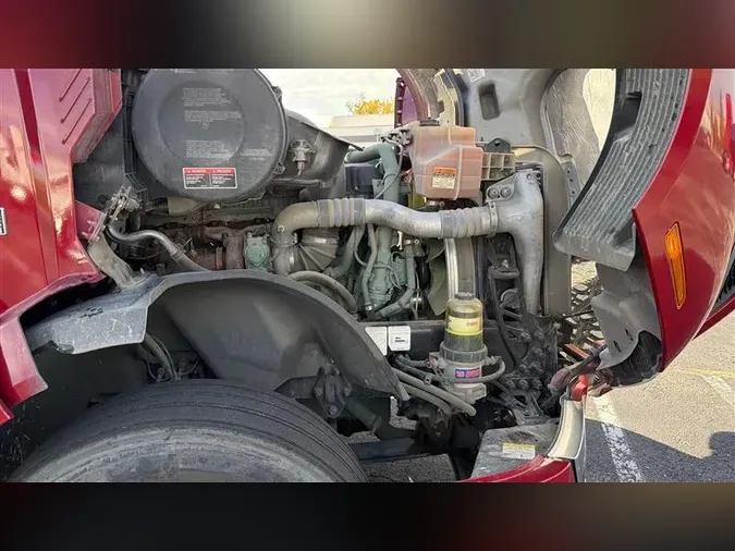 2022 VOLVO VNL64T300