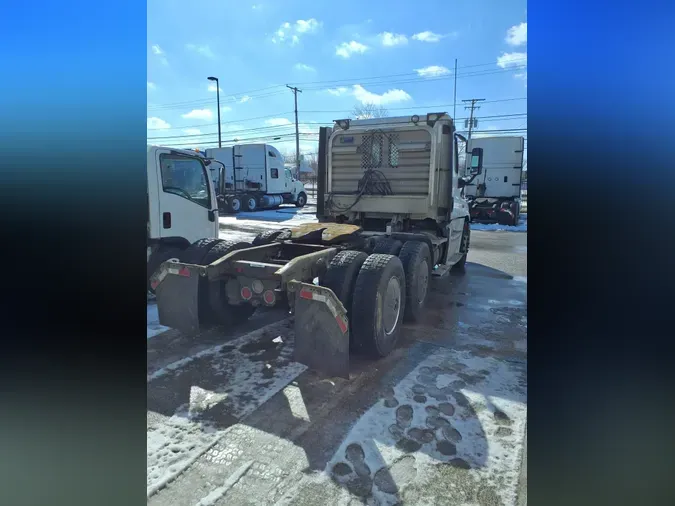2019 FREIGHTLINER/MERCEDES CASCADIA 125be3e819e260a9cfc1aae642318d7eb5b