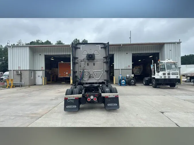 2022 Freightliner Cascadia 126
