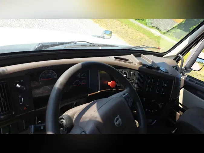 2018 Volvo VNL 740
