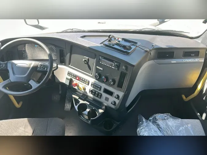 2022 Freightliner Cascadia 126