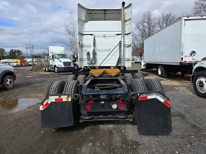 2019 VOLVO VNR64T-640