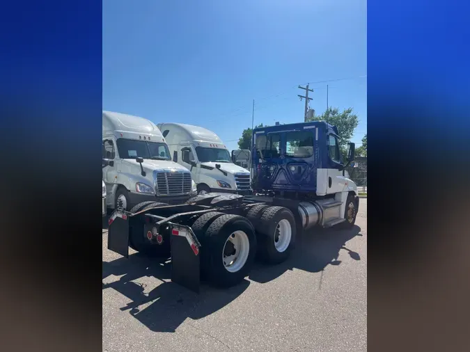 2019 FREIGHTLINER/MERCEDES CASCADIA 125be5931fcca21207fabd344a6c32edfc3
