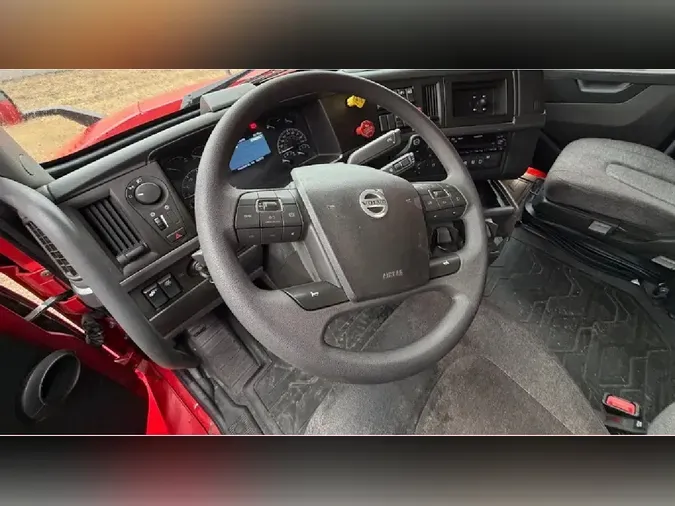 2022 VOLVO VNL64T760