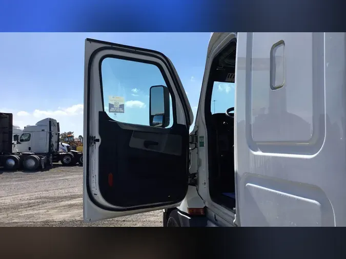 2022 Freightliner Cascadia 126