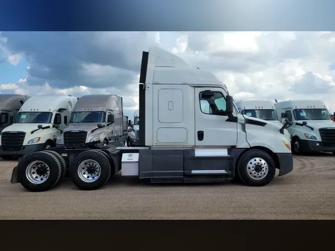 2020 Freightliner Cascadia 126