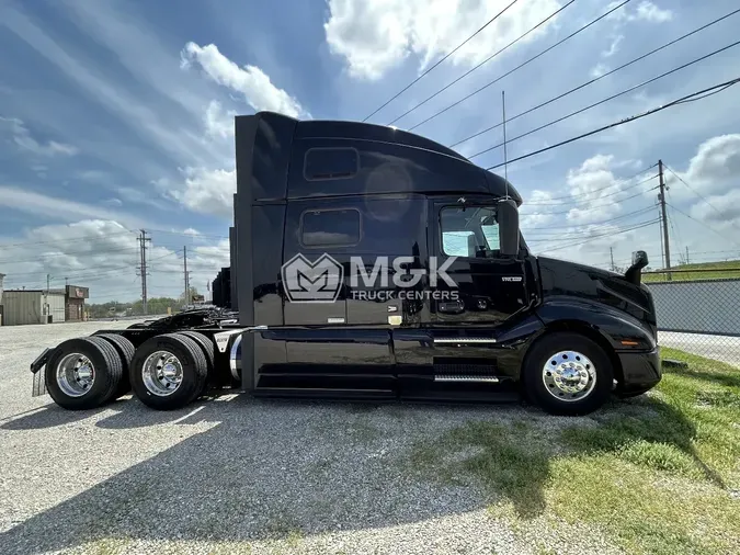 2023 VOLVO VNL64T860