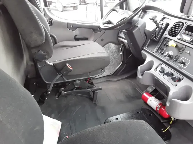 2018 FREIGHTLINER M2 106